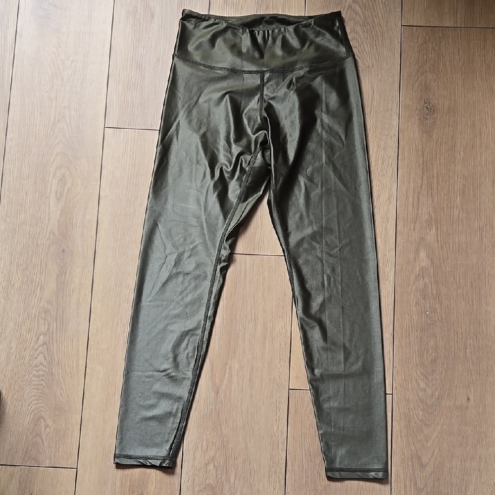 NWOT DAUB Radiance Legging in Olive Green Sz M